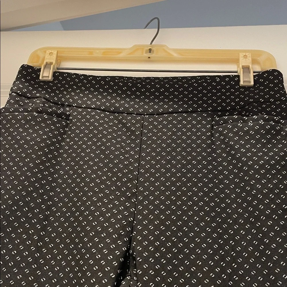 Chico’s Graphic Patterned Pants BlackWhite Size 4R Straight Leg Slimming Preppy - Picture 4 of 14